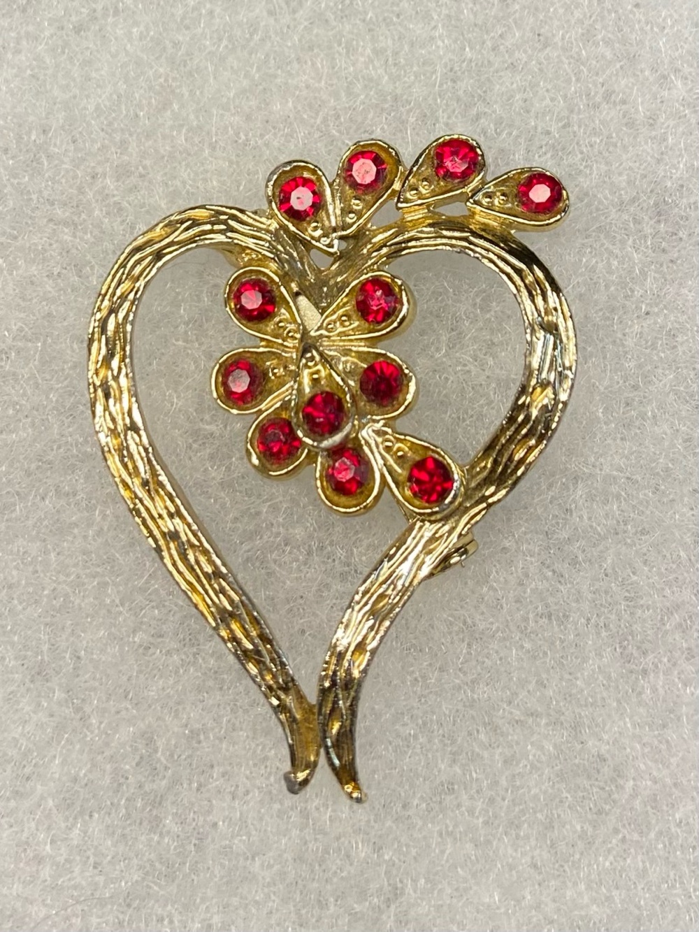 Vintage Gerry’s Gold Tone Open Heart Red Rhinestone Brooch Pin